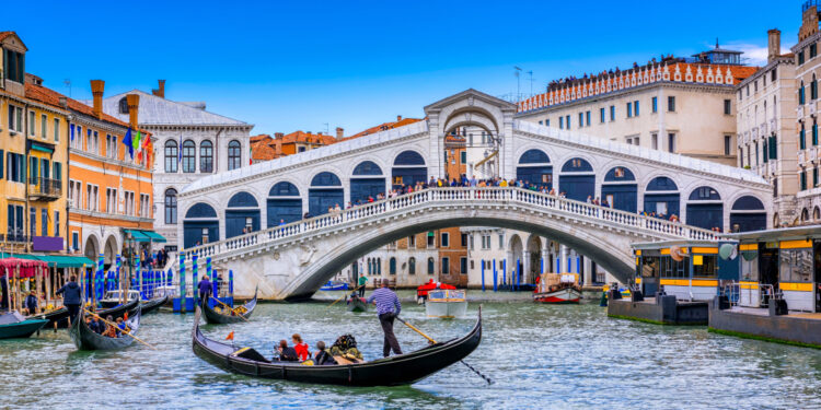 Shutterstock.com/ Catarina Belova