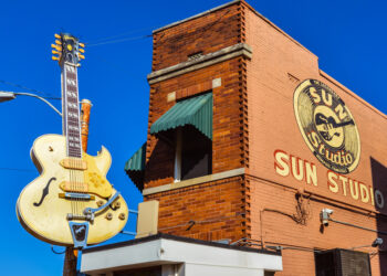 Shutterstock.com/ jejim